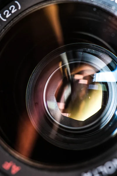 Vintage fotoğraf makinesi lens flare ile yakın çekim