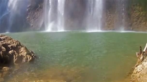 Thi Lo Su waterfall2 — Stockvideo