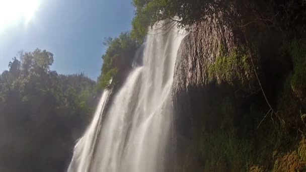 Thi Lo Su waterfall — Stock Video