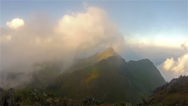 Sunrise on a mountain top Doi Chiang Dao3 — Stock Video