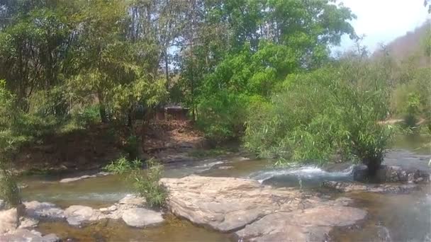 Rivière de montagne Mae Khan2 