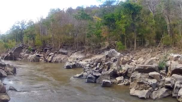 Rivière de montagne Mae Chaem — Video