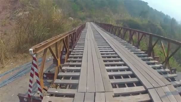 Pont dans les montagnes — Video