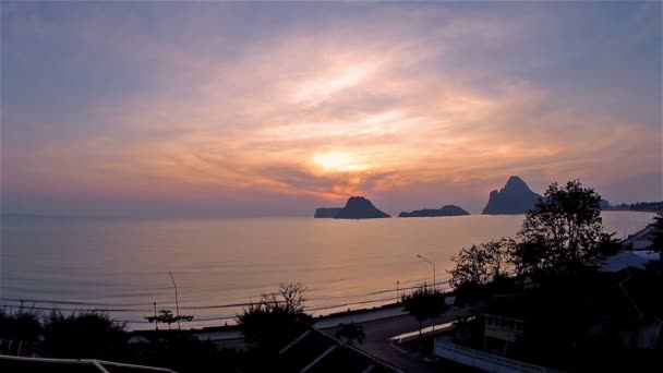 Sonnenaufgang in prachuap khiri khan — Stockvideo