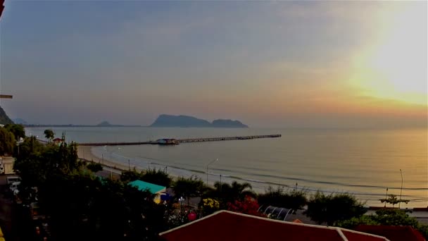 Nascer do sol em Prachuap Khiri Khan2 — Vídeo de Stock