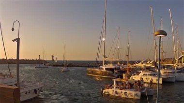 Marina sunset4 adlı tekneler