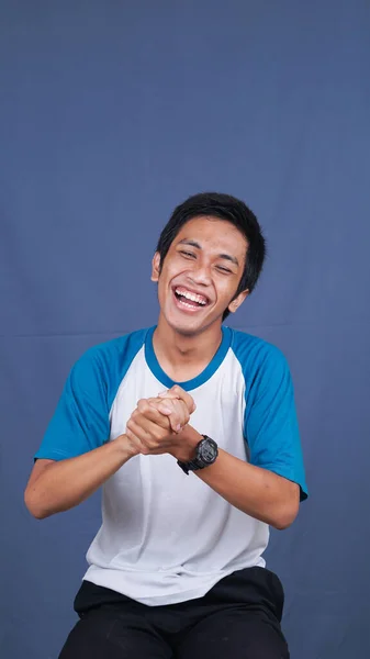 Asiático Hombre Feliz Gesto Expresión Con Aislado Azul Fondo — Foto de Stock