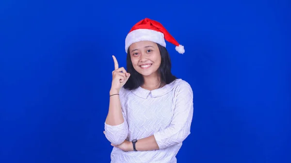 Asiatico Donna Indossare Natale Thingking Ottenere Idea Isolato Rosso Fondo — Foto Stock