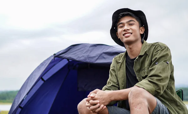 Young Asian Man Enjoy Camping Reservoir — Stock Photo, Image