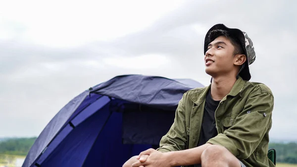 Young Asian Man Enjoy Camping Reservoir — Stock Photo, Image