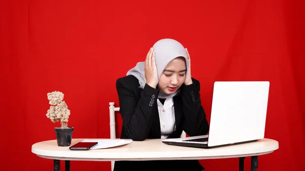 Aziatisch Zakenvrouw Dragen Hijab Stress Werkruimte — Stockfoto