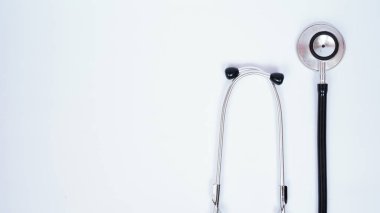 Stetoschope tıbbı beyaz arkaplan