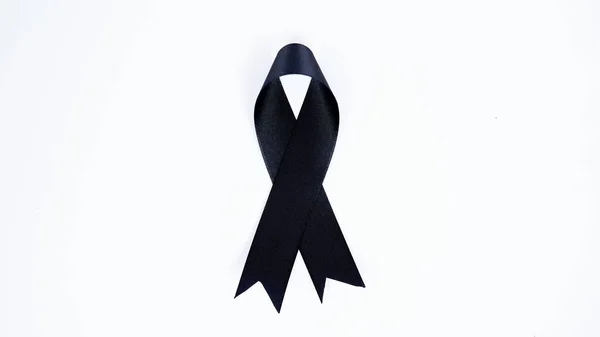 白を基調とした黒の意識リボン 祈りのための黒いリボンアイコン 喪のシンボル — ストック写真