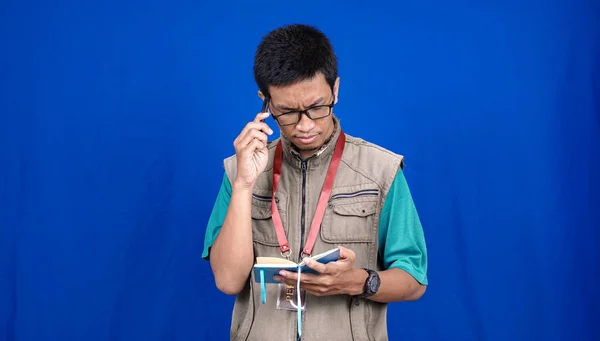 Asian Male Journalist Wear Vest Ready Writting News Isolated Blue — Stock Photo, Image