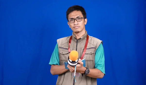 Asian Male Journalist Wear Vest Ready Writting News Isolated Blue — Stock Photo, Image