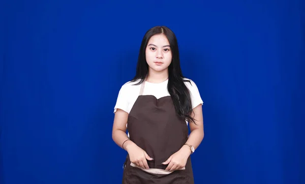Asiatisk Kvinna Butiksägare Isolerad Blå Bakgrund — Stockfoto