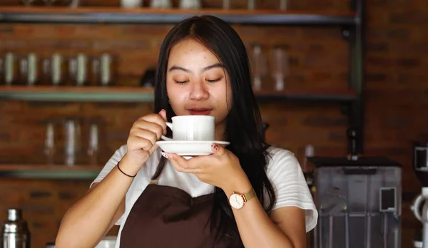 Asian Women Barista Smiling Looking Camera Coffee Shop Counter Barista — Stock Photo, Image