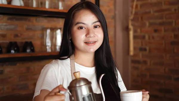 Asian Women Pour Coffee Glass — Stock Photo, Image