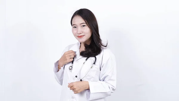 Γιατρός Ασιατική Γυναίκα Στηθοσκόπιο Απομονωμένο Λευκό Φόντο — Φωτογραφία Αρχείου