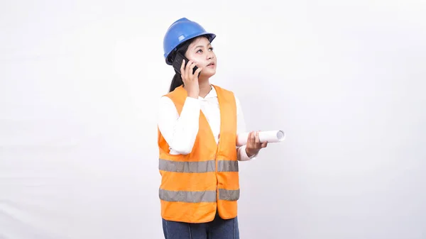 Ásia Trabalhador Mulher Segurando Com Telefone Isolado Branco Fundo — Fotografia de Stock