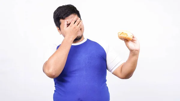 Ásia Homem Dizer Não Para Comer Hambúrguer Isolado Branco Fundo — Fotografia de Stock