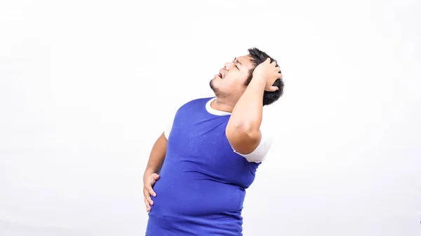 Gordo Está Segurar Próprio Estômago Ele Parece Stressado — Fotografia de Stock