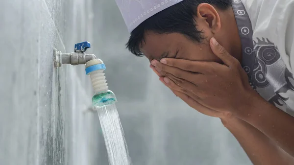 Portrait Asian Muslim Ablution Mosque Pray — Stock Photo, Image