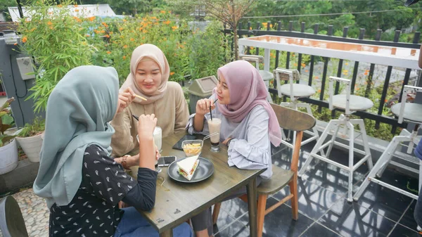 Asian Hijab Woman Group Smilling Cafe Friend — Stock Photo, Image