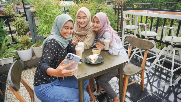 Asian Hijab Woman Group Selfie Cafe Friend — Stock Photo, Image