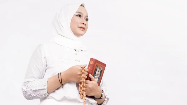 Aziatische Moslim Vrouw Dragen Gebed Kralen Bidden Met Tasbih Koran — Stockfoto