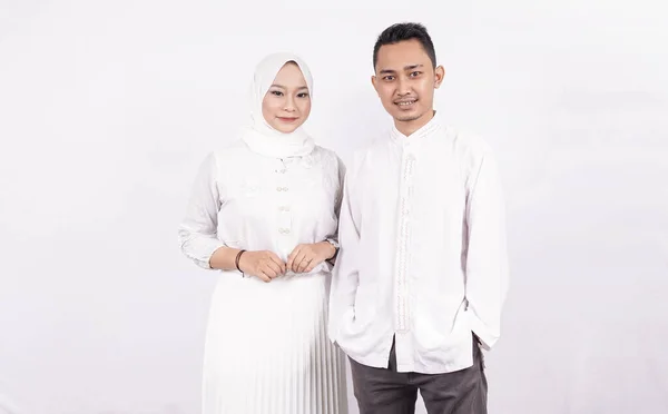 Pasangan Moslem Asia Mengenakan Pakaian Moslem — Stok Foto