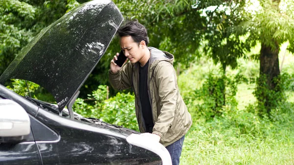 Asian Man Opened Hood Car While Calling — Stock Photo, Image