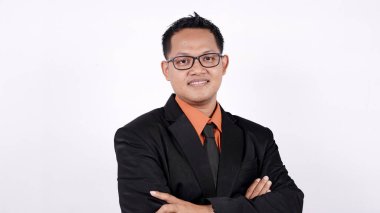 Genç işadamı beyaz arka planda izole edilmiş