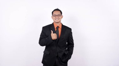 Asyalı iş adamı Tamam jest izole beyaz arka plan