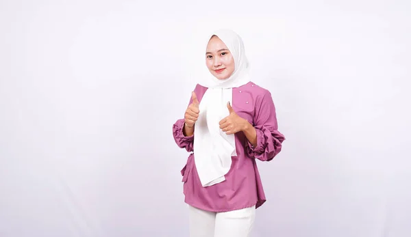 Belle Donne Hijab Pollici Sfondo Bianco Isolato — Foto Stock