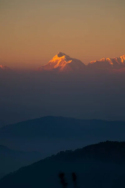 Genießen Sie Die Schöne Aussicht Auf Den Trishul Gipfel Während — Stockfoto