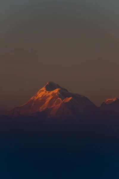 Disfrutando Hermosa Vista Del Pico Trishul Mientras Los Últimos Rayos —  Fotos de Stock