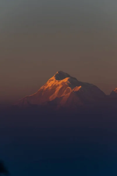 Genießen Sie Die Schöne Aussicht Auf Den Trishul Gipfel Während — Stockfoto