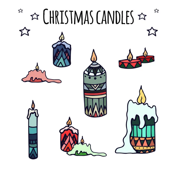 Set di candele natalizie scarabocchiate colorate disegnate a mano — Vettoriale Stock