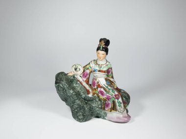 Sekiz ölümsüz seramik standı, beyaz sahnede çekim, Çin 'de efsanevi efsane..