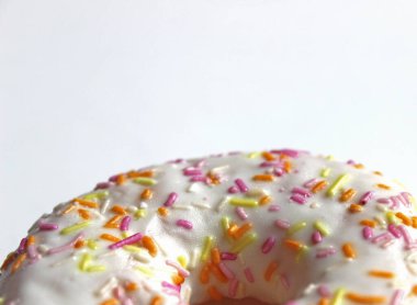 Beyaz bir arkaplanda Pembe ve Sarı Donut izole