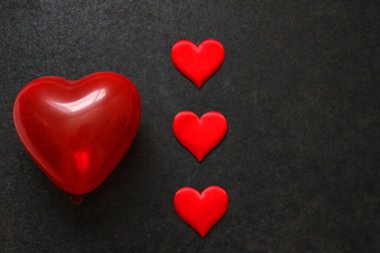 Arka planda kalpleri olan düz konum.