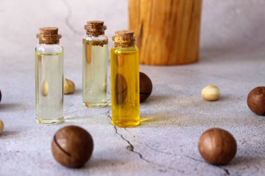 Taş levhada doğal macadamia yağı ve Macadamia fındıkları var. Sağlıklı ürün