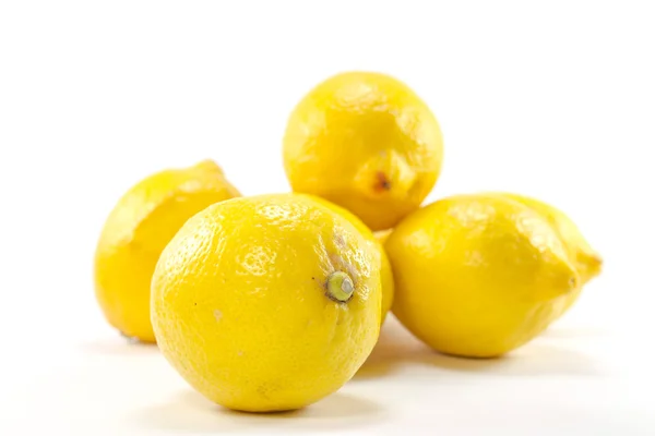 Απομονωμένες κίτρινο λεμόνι — Φωτογραφία Αρχείου