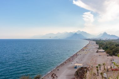 Konyaaltı plaj manzarası yukarıdan. Antalya Türkiye