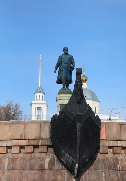 TVER, RUSSIA - February 22: Monument to Afanasy Nikitin - a russ — Stock Photo, Image