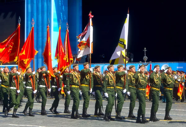 MOSCOU, 07 MAI 2015 : Des soldats russes défilent sur la Place Rouge — Photo