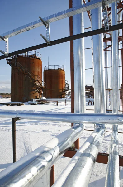 Oil industry. Tank storage crude Oil in winter landscape — Stock Photo, Image