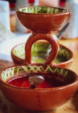 Salsas Meksikalıları Barro sunumunda Picantes 