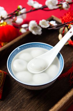 Kase içinde puding. Çin Fener Festivali yemeği..